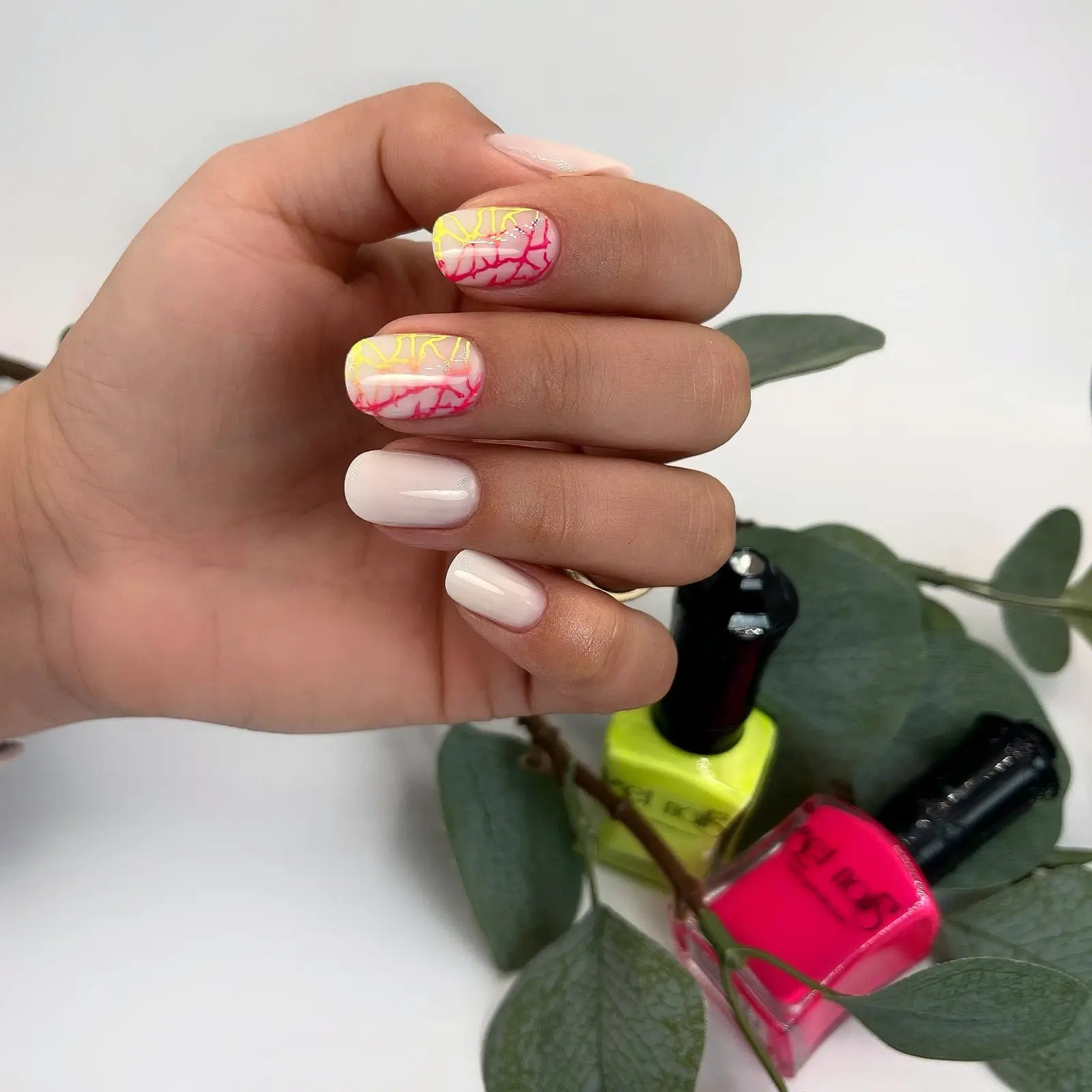 5474-Stamping-Lac-Neon-Pink-15ml-GN-2048&#215;2048