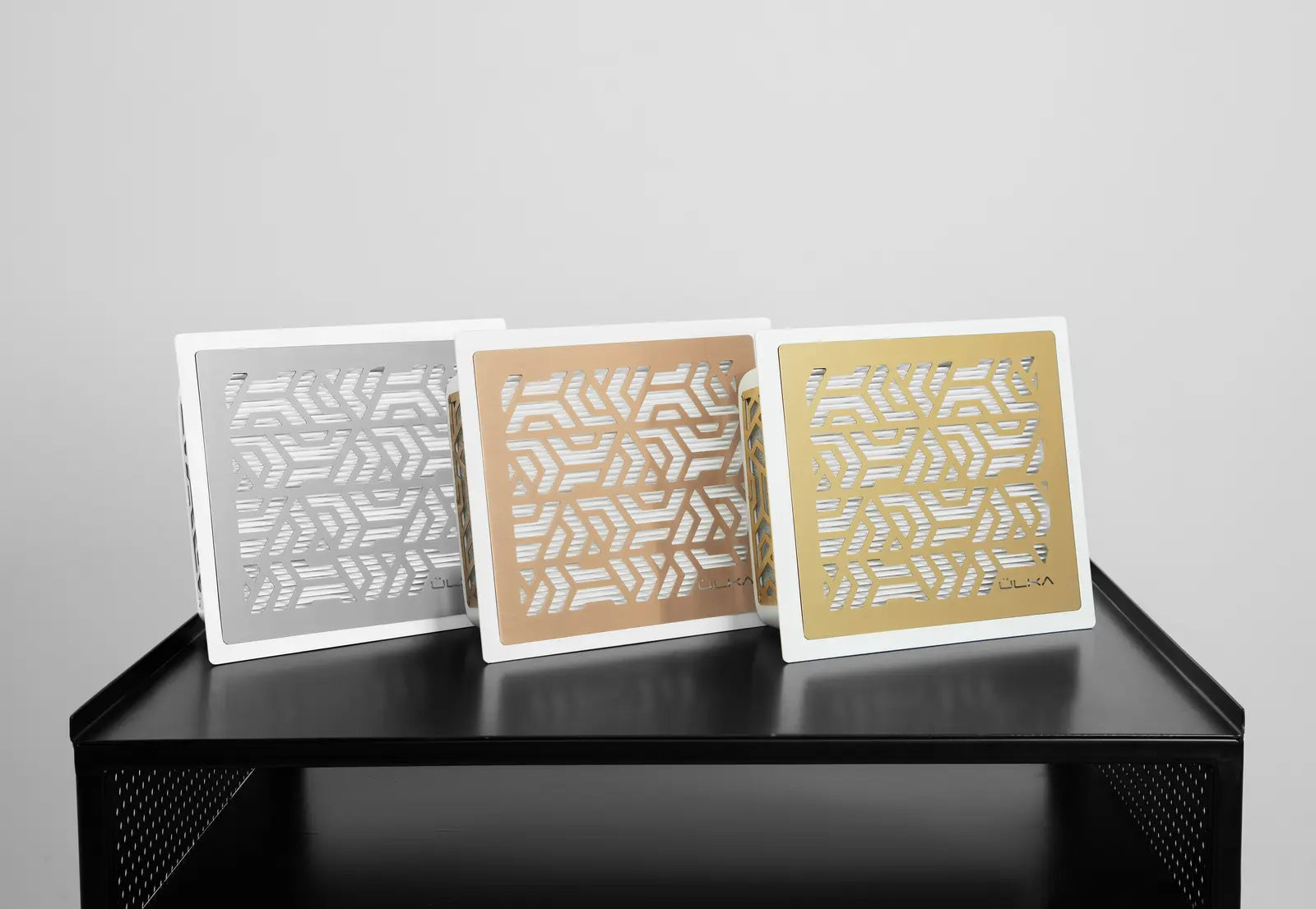 1 Built-in Premium colored grilles 2.1